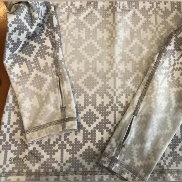 Nike Women’s Pullover - Picture 3 of 3